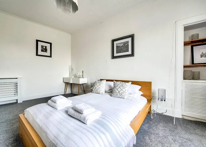 Guestready - Modern 2br On The Royal Mile! אדינבורו