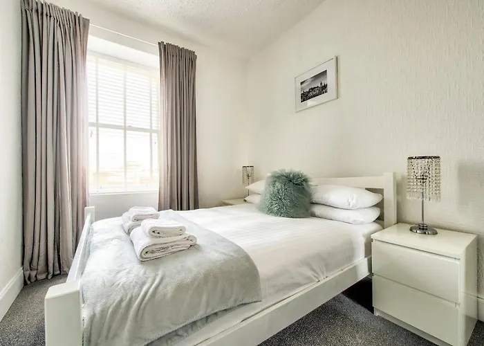 דירה Guestready - Modern 2br On The Royal Mile! אדינבורו