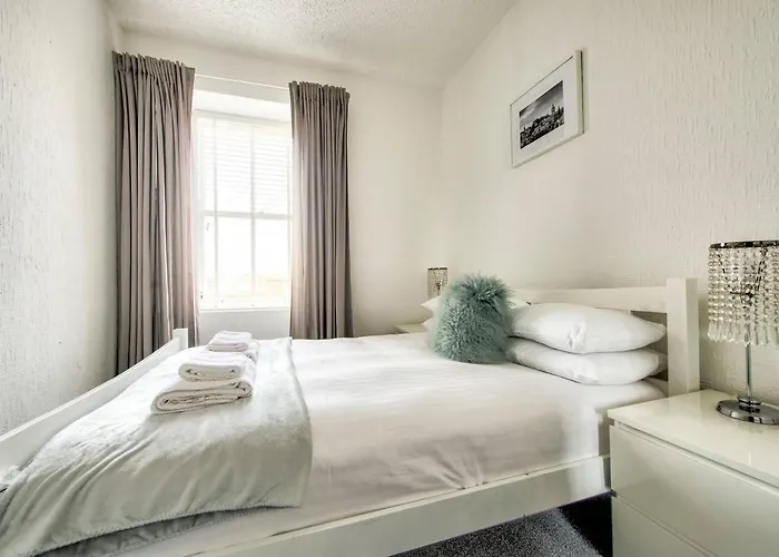 Guestready - Modern 2br On The Royal Mile! אדינבורו