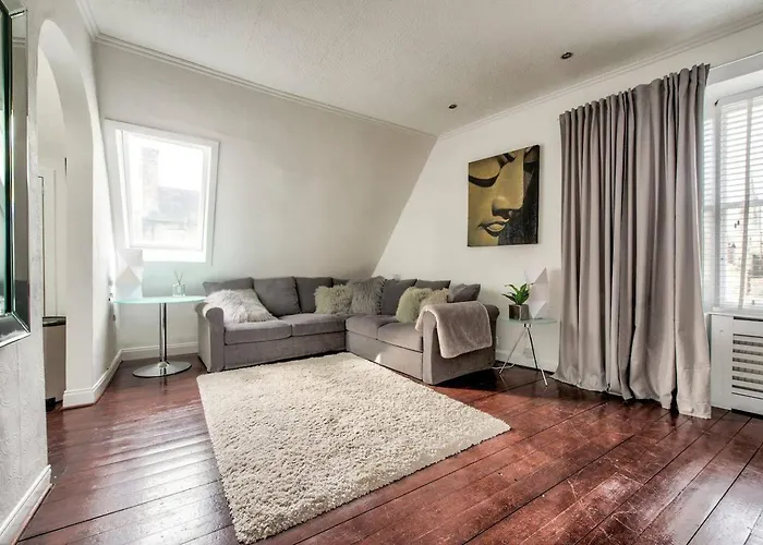 Guestready - Modern 2br On The Royal Mile! *