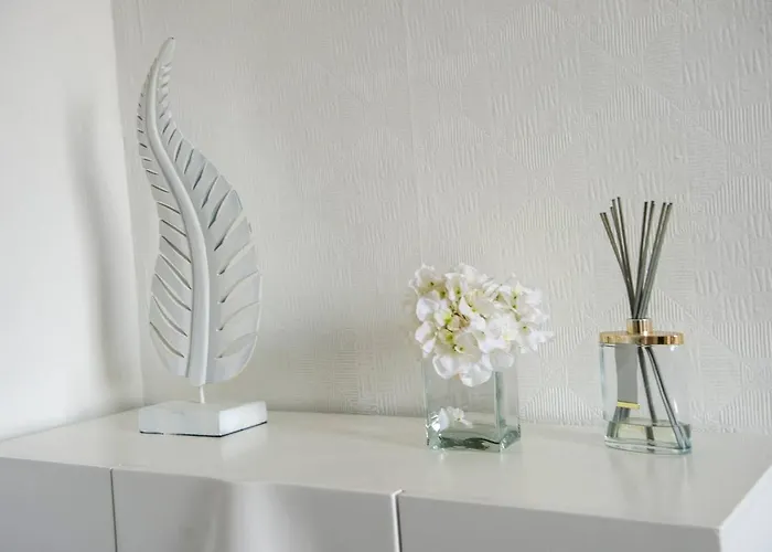 Guestready - Modern 2br On The Royal Mile! דירה אדינבורו