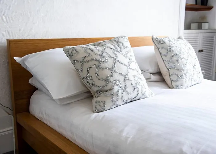 Guestready - Modern 2br On The Royal Mile! דירה אדינבורו