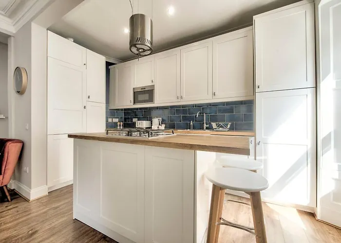 Guestready - Spacious And Beautiful 2br Flat In Morningside דירה אדינבורו