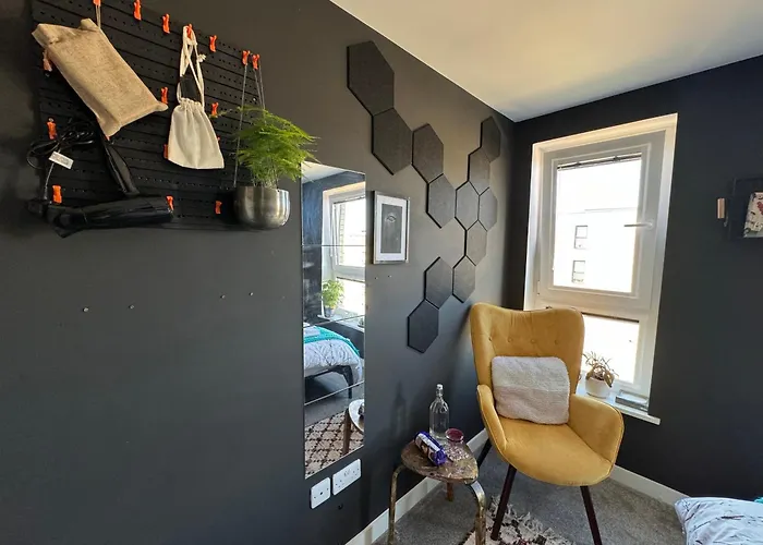 Private Cozy & Stylish In A Shared Flat In إدنبرة