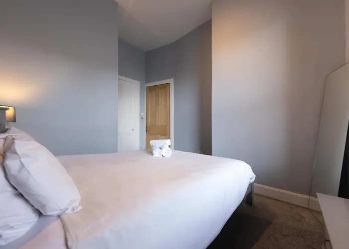 Bright 1 Bedroom Near Centre Apartment