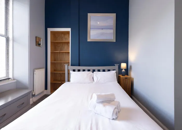 Bright 1 Bedroom Near Centre *