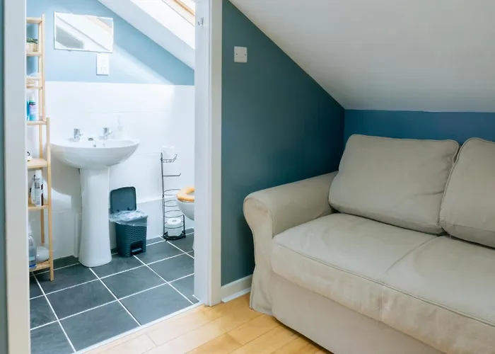 Ferienhaus Stylish 3 Bedroom Near Hollyrood Park *