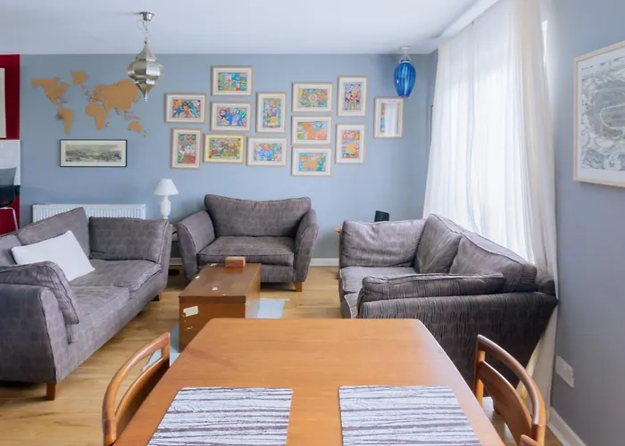 Ferienhaus Stylish 3 Bedroom Near Hollyrood Park