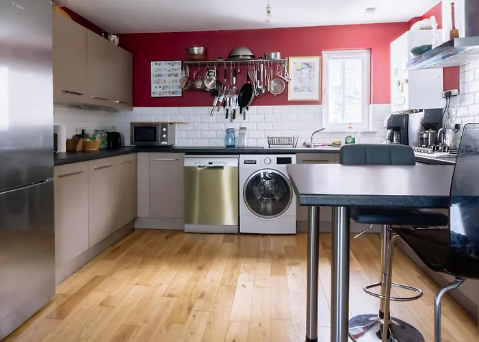 Stylish 3 Bedroom Near Hollyrood Park Ferienhaus *