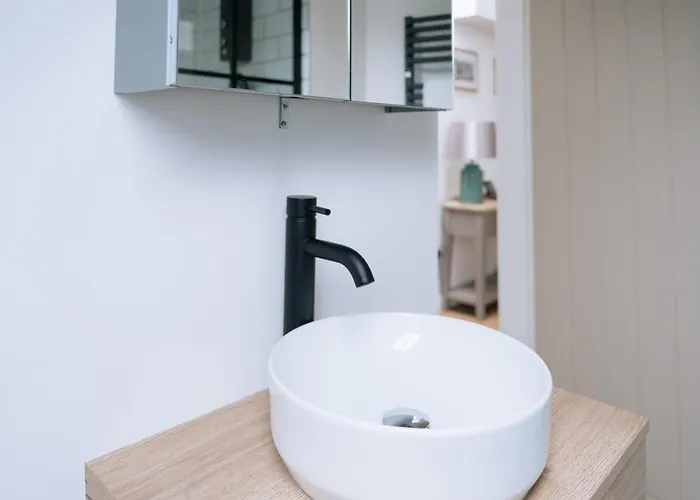 & Modern 2bd Flat - Edinburgh