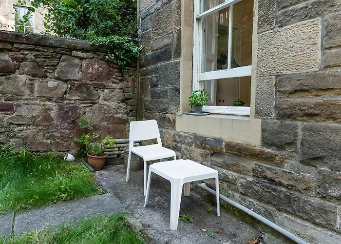 Palm Tree Apartment- Period With Cat Edinburgh