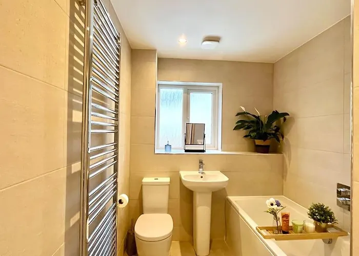 Modern And Spacious With Large Garden Сasa de vacaciones *