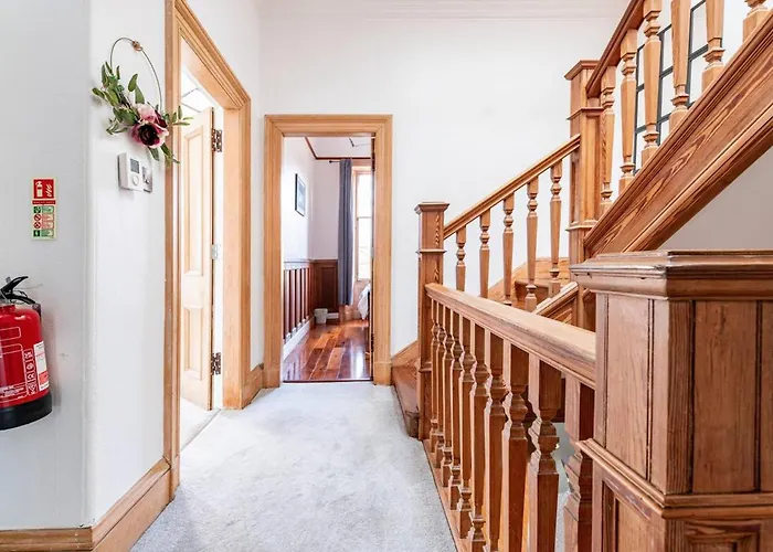 Luxury Victorian 5 Bedroom By Lady Road Apartment Edinburgh