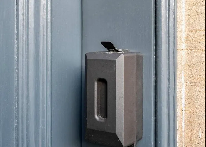 Luxury Victorian 5 Bedroom By Lady Road Apartment Edinburgh