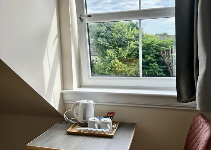 Full House Πανσιόν 4*