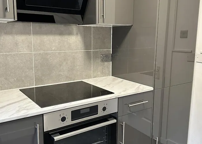 Two Bedroom Flat Close To Meadows With Free Parking By Parking Permit Apartment Edinburgh