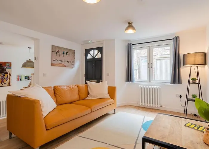 Superb Two Bedroom 2 Bathroom Morningside Apartment