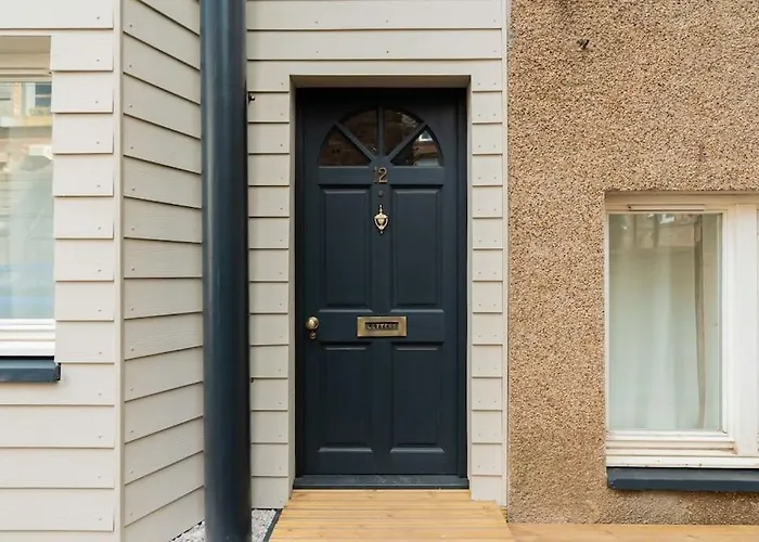 Superb Two Bedroom 2 Bathroom Morningside Apartment