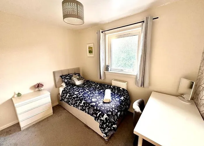 Three Bedroom House * Edinburgh