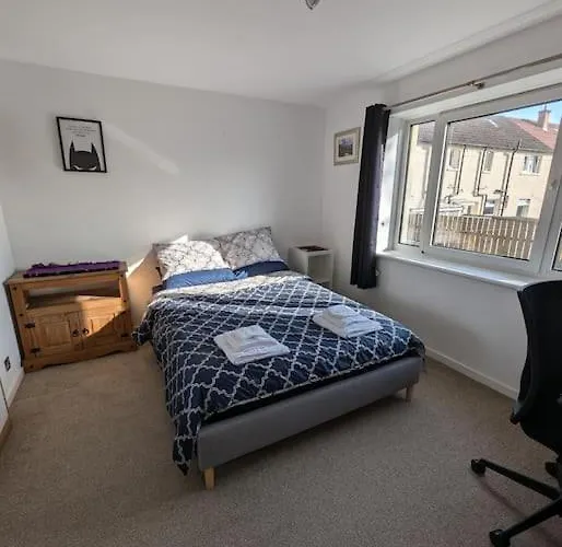 דירה Lovely 3-bed Flat