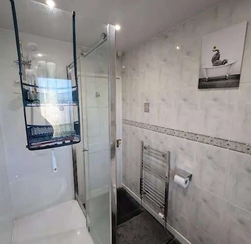דירה Lovely 3-bed Flat *