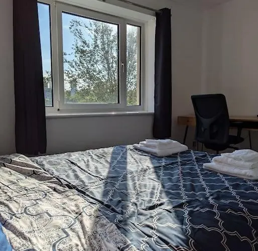 Lovely 3-bed Flat דירה *