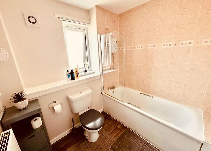Three Bedroom House * Edinburgh