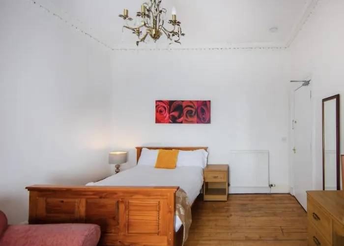 Comfortable And Spacious Retreat By The Meadows! * Edimburgo