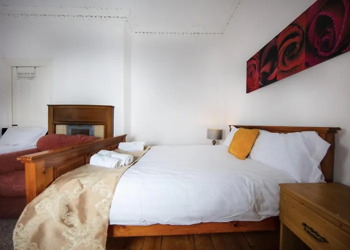 Comfortable And Spacious Retreat By The Meadows! *