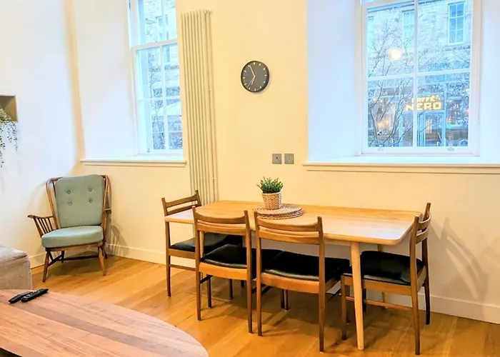 Luxury In Center אדינבורו