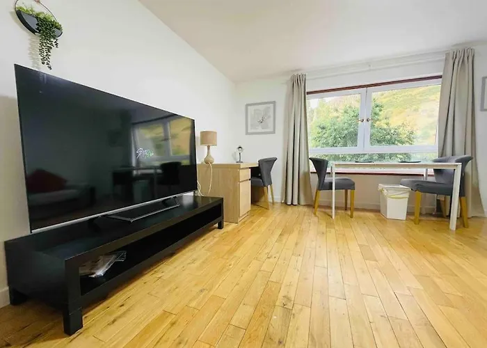 Close To Holyrood And Arthur Seat, Beautiful Scenic Views Apartment *