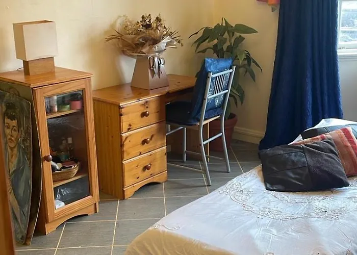 Private Bedroom In Detached In Newington Habitación en casa particular Edimburgo