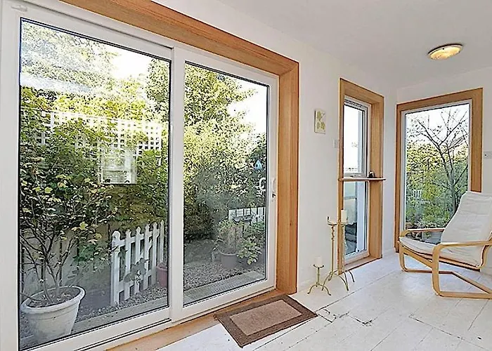 Cosy Cottage For Share , Private Double Room, Wifi, Parking, Garden * إدنبرة