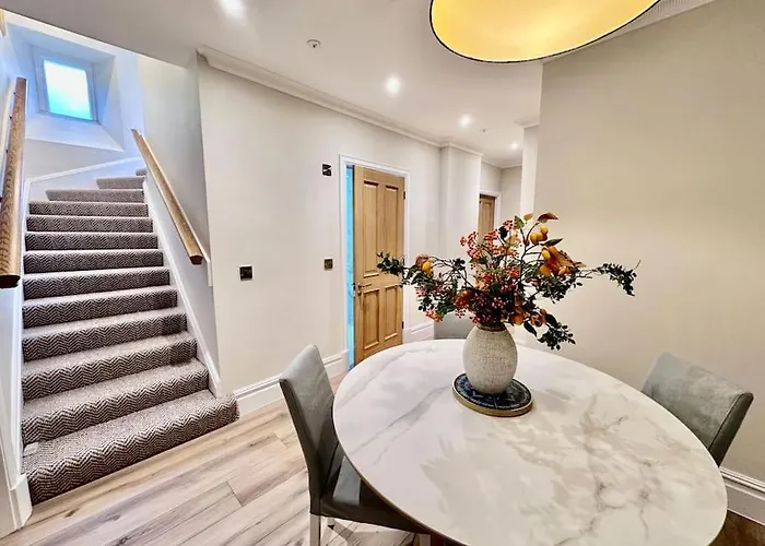 Spectacular 2 Bed, 2 Bath In Centre