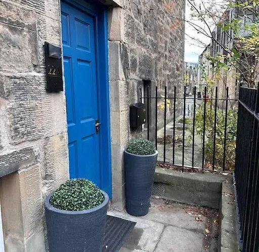 Spectacular 2 Bed, 2 Bath In Centre