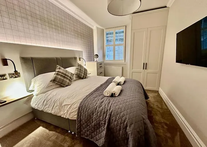 Spectacular 2 Bed, 2 Bath In Centre * Edinburgh