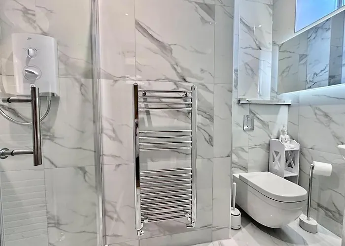 Spectacular 2 Bed, 2 Bath In Centre Edinburgh