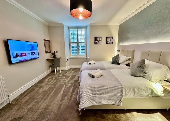 Spectacular 2 Bed, 2 Bath In Centre