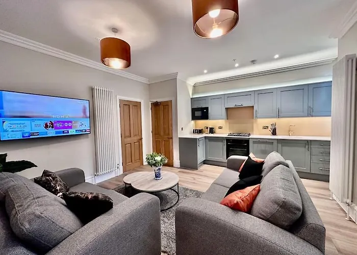 Spectacular 2 Bed, 2 Bath In Centre *