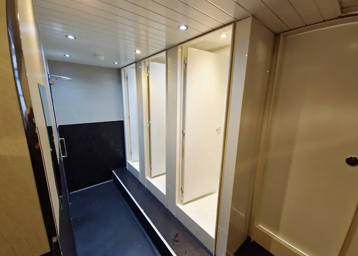 Backpackers - Over 18s Only