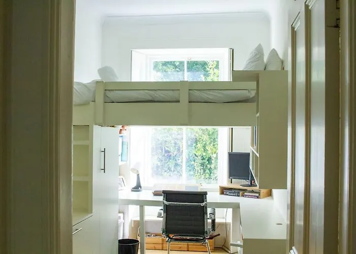 Apartment Artist Colony With Sauna And Private Garden, And Easy Walk To Centre *