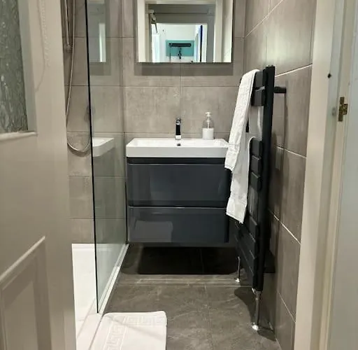 Apartment Artist Colony With Sauna And Private Garden, And Easy Walk To Centre Edinburgh