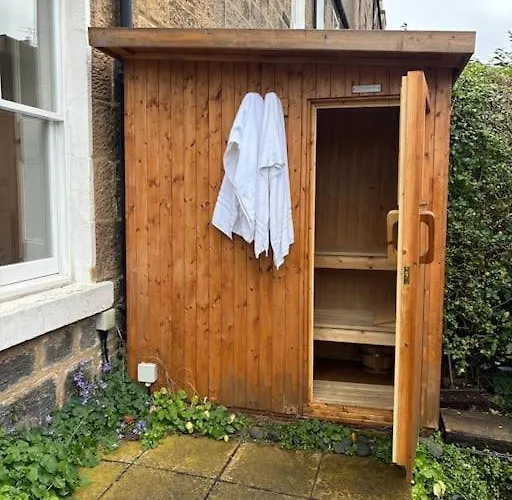 Apartment Artist Colony With Sauna And Private Garden, And Easy Walk To Centre Edinburgh