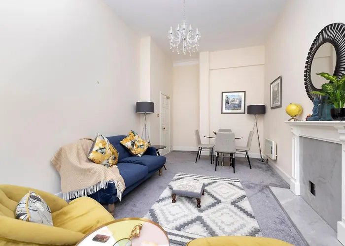 Stylish 2-bedroom Old Town Next To Royal Mile *