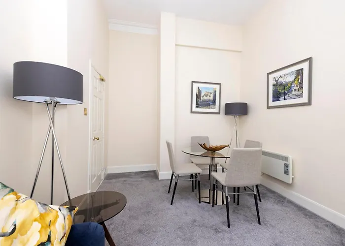 Stylish 2-bedroom Old Town Next To Royal Mile