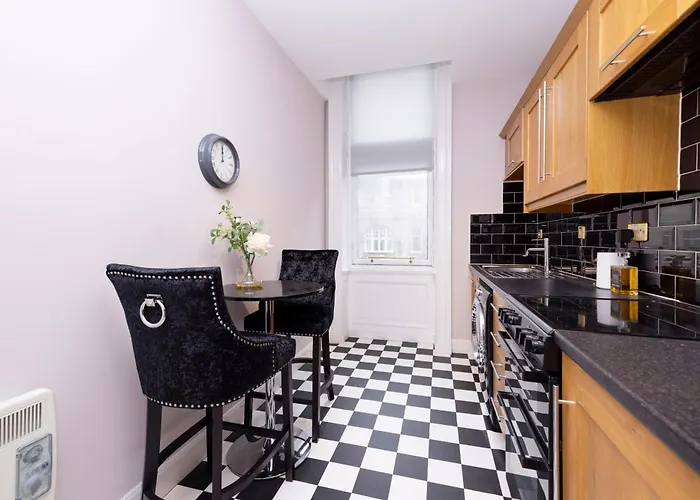 Stylish 2-bedroom Old Town Next To Royal Mile Appartamento Edimburgo