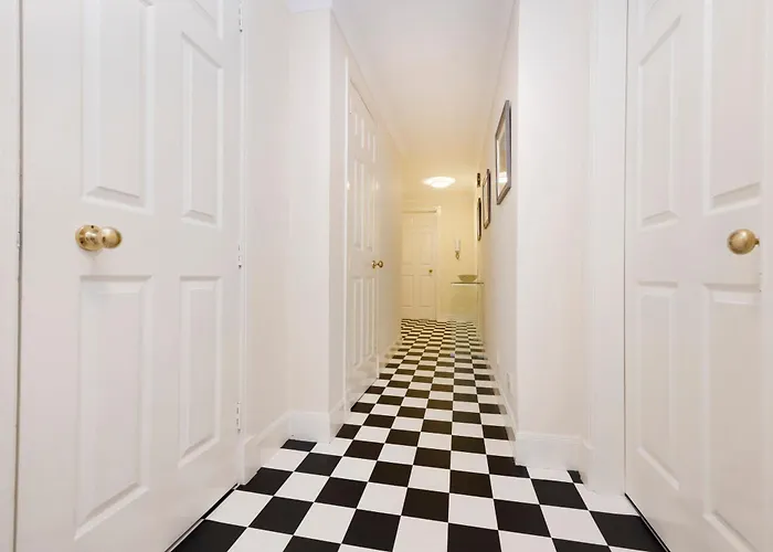 Stylish 2-bedroom Old Town Next To Royal Mile