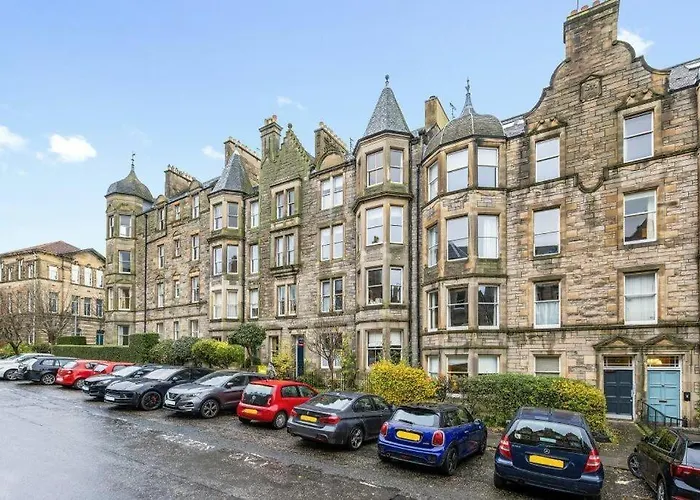 Spacious 3 Bed In Marchmont * Edinburgh