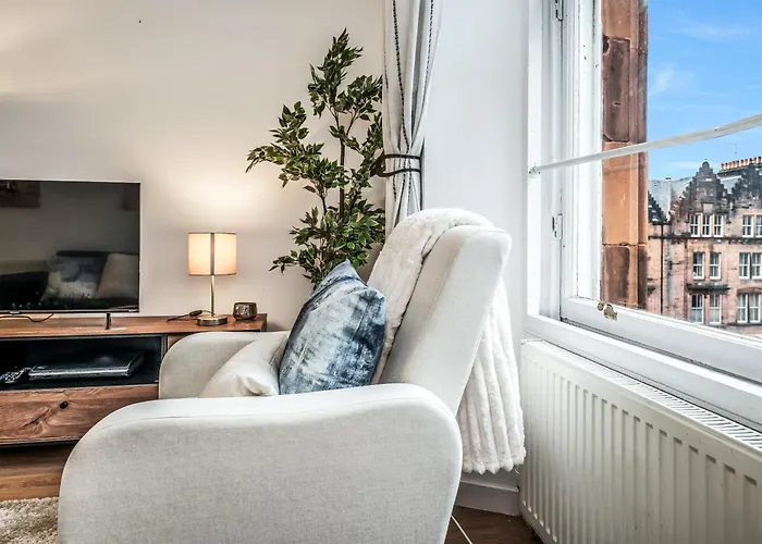 Cozy 2 Bed With Great View - Parking Edinburgh