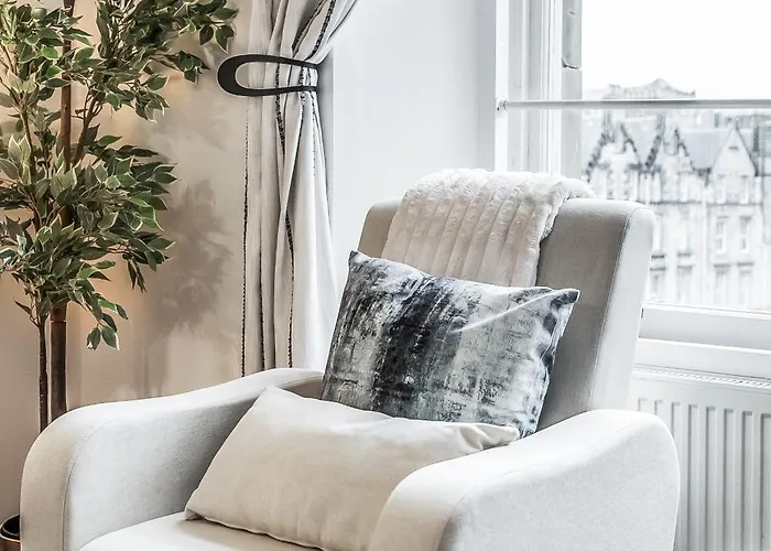 Cozy 2 Bed With Great View - Parking Apartmán *